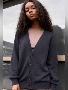 TNA Aritzia Charcoal Gray Oversized V-Neck Knit Cardigan Sweater - Size 1